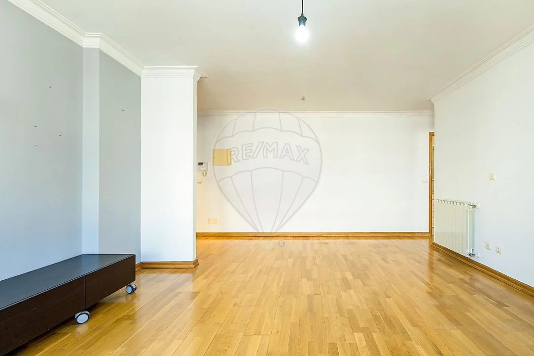 Apartamento T1 para Venda em Carnaxide e Queijas Foto 9