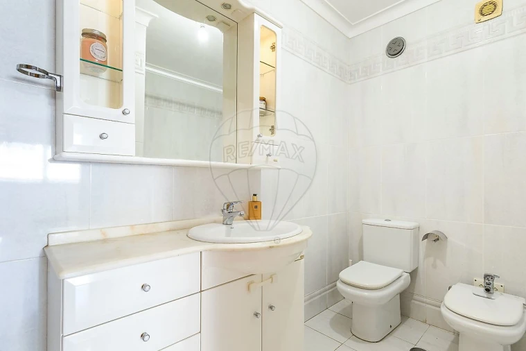Apartamento T1 para Venda em Carnaxide e Queijas Foto 19