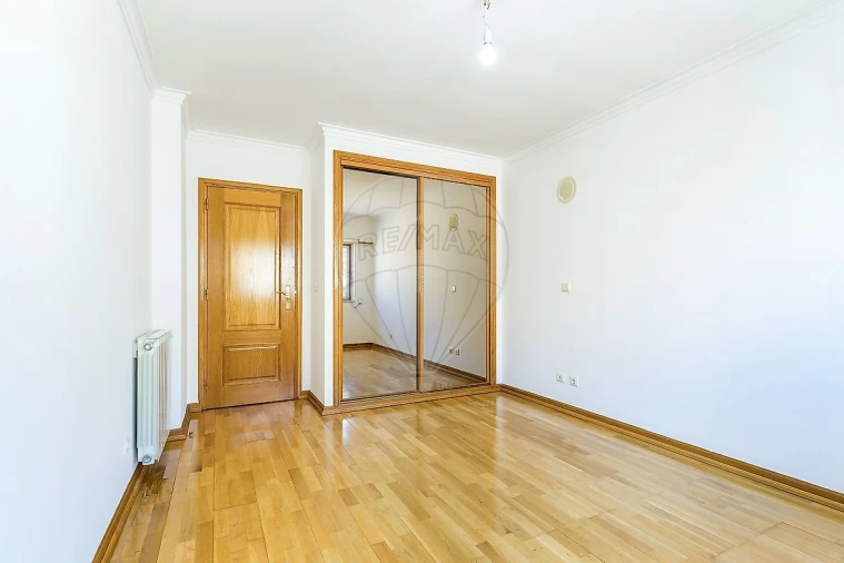 Apartamento T1 para Venda em Carnaxide e Queijas Foto 16
