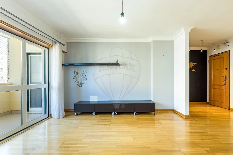 Apartamento T1 para Venda em Carnaxide e Queijas Foto 7
