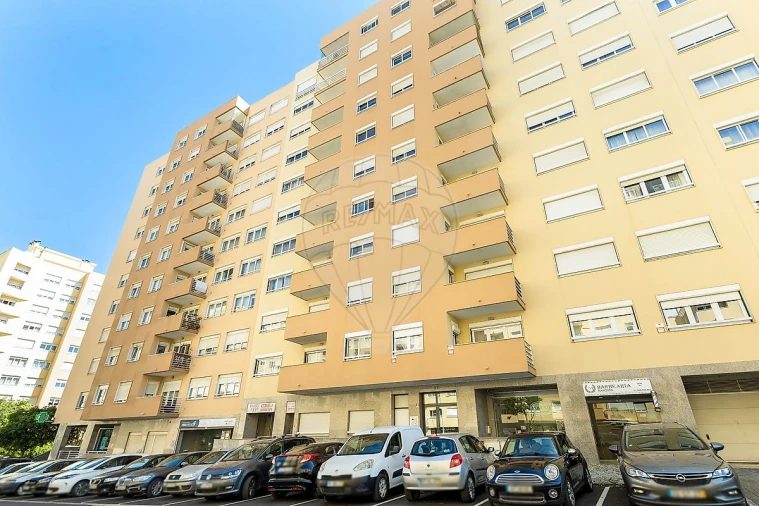 Apartamento T1 para Venda em Carnaxide e Queijas Foto 3