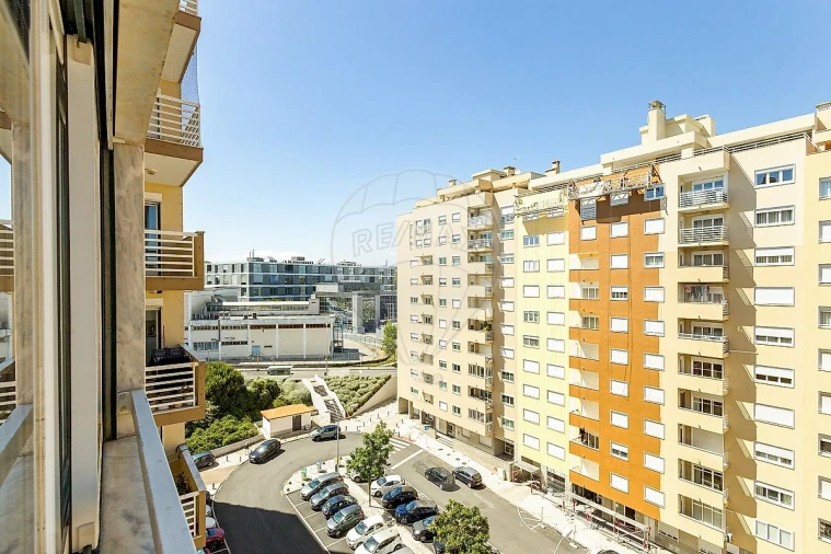 Apartamento T1 para Venda em Carnaxide e Queijas Foto 23