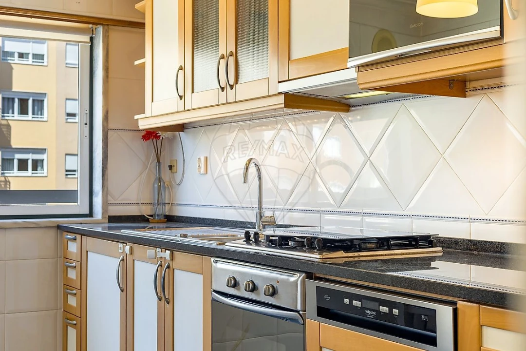 Apartamento T1 para Venda em Carnaxide e Queijas Foto 14