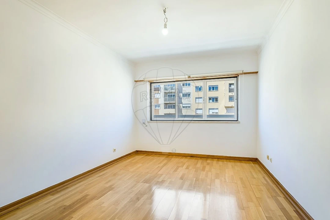 Apartamento T1 para Venda em Carnaxide e Queijas Foto 13