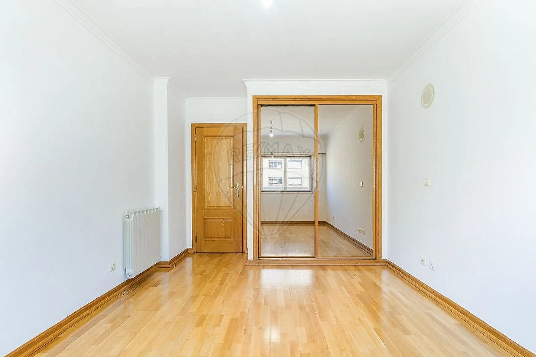 Apartamento T1 para Venda em Carnaxide e Queijas Foto 17