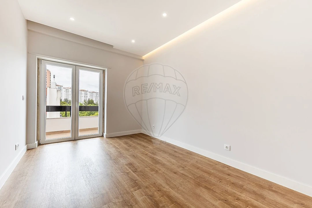Apartamento T3 para Venda em Alfragide Foto 18