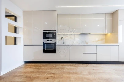 Apartamento T3 para Venda em Alfragide