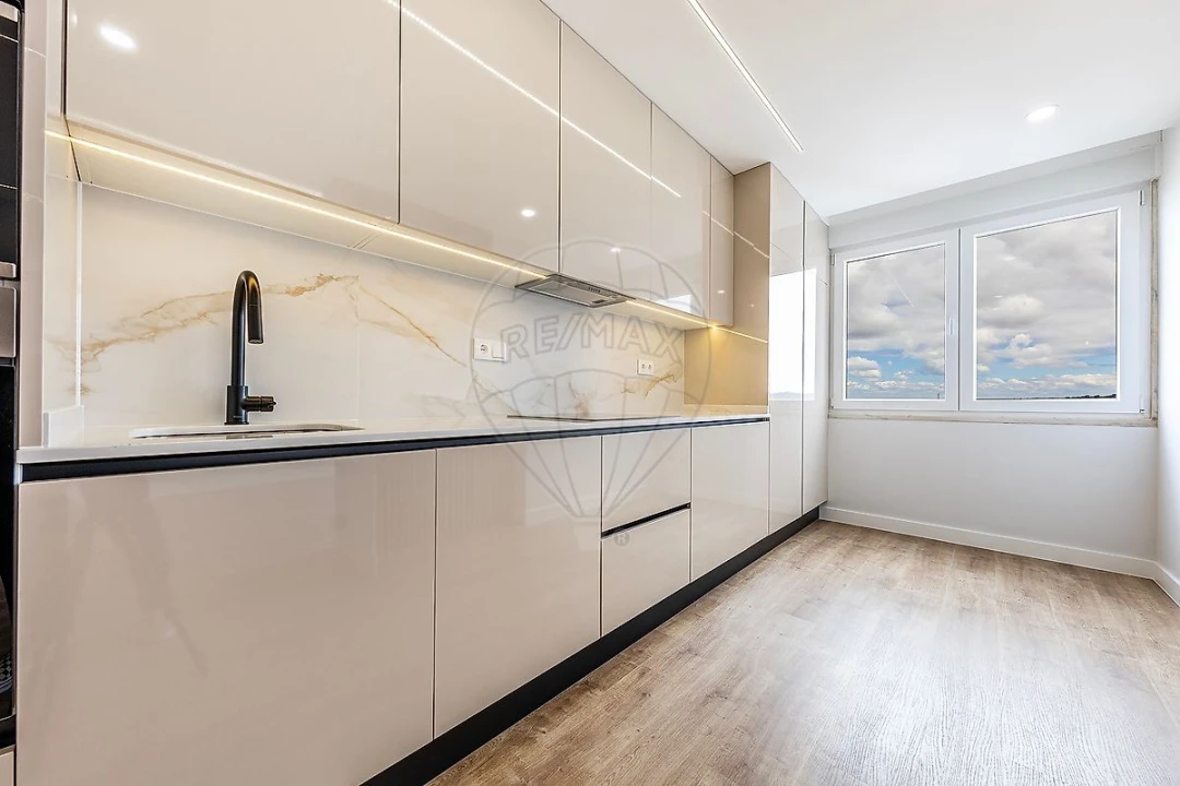 Apartamento T3 para Venda em Alfragide Foto 5