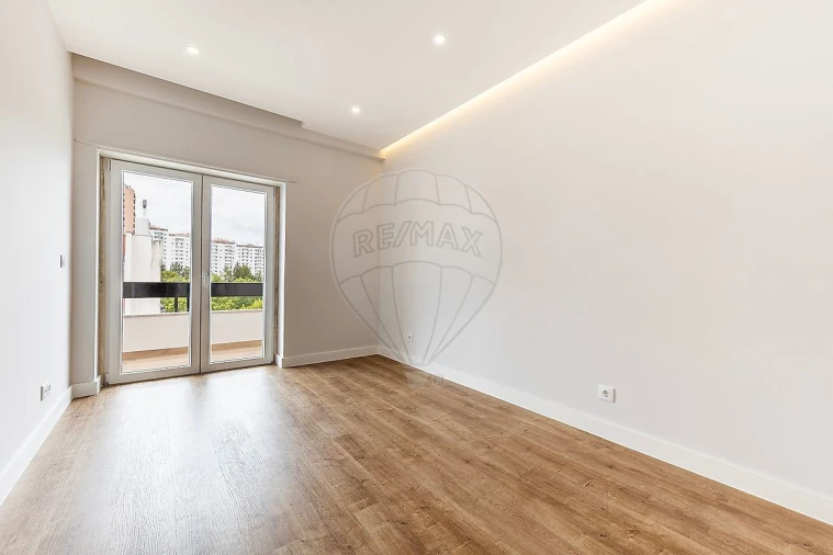 Apartamento T3 para Venda em Alfragide Foto 18