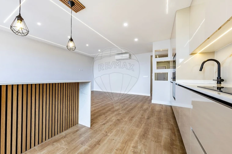 Apartamento T3 para Venda em Alfragide Foto 3
