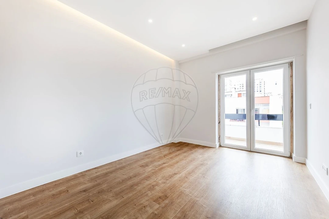 Apartamento T3 para Venda em Alfragide Foto 21