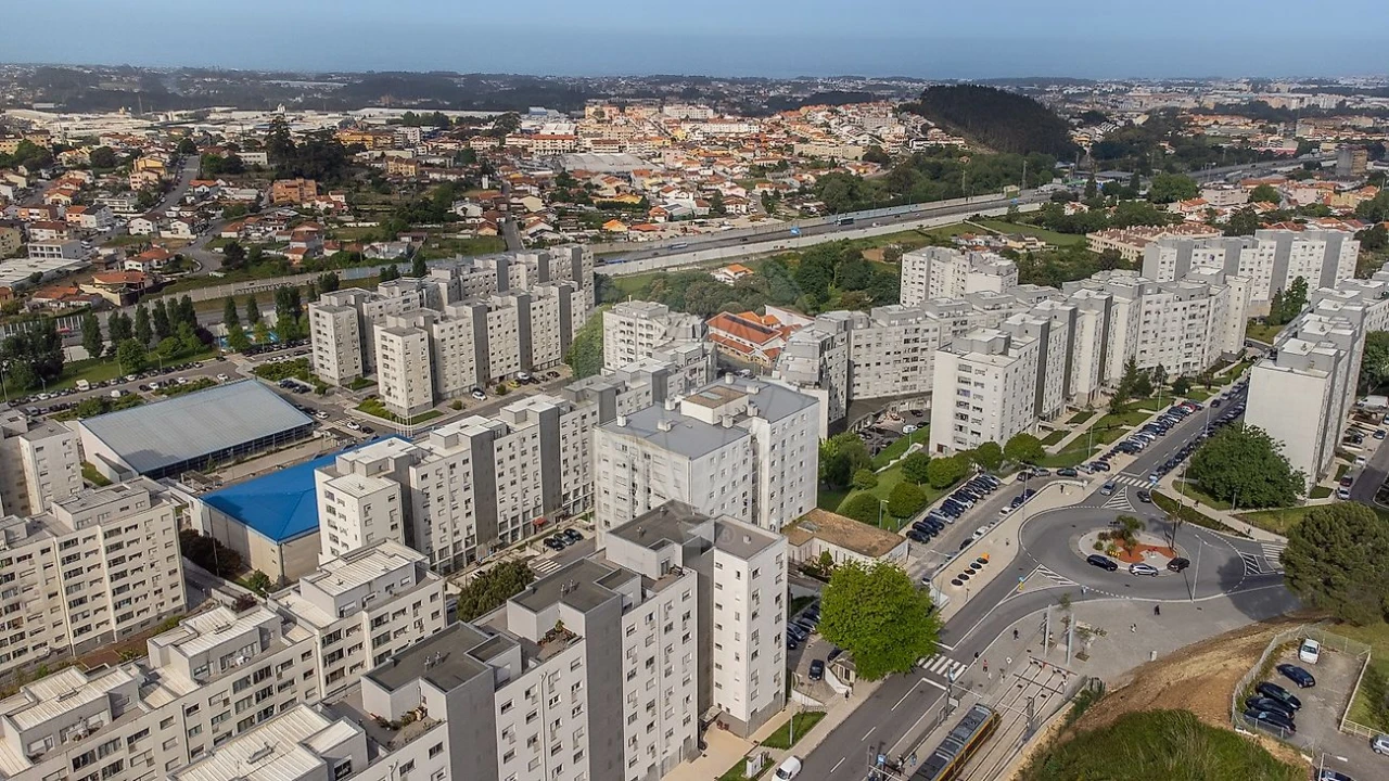 Loja para Venda em Vilar de Andorinho Foto 12