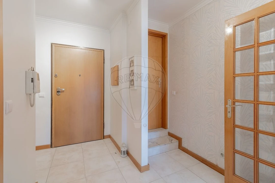 Apartamento T1 para Venda em Mafamude e Vilar do Paraíso Foto 17