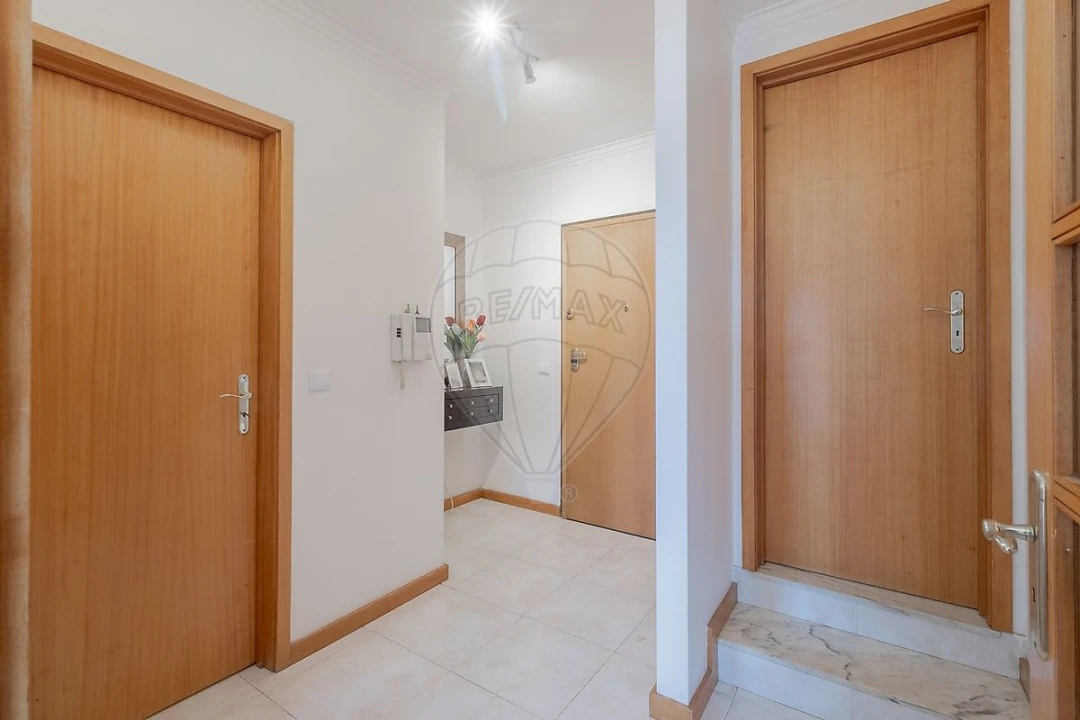 Apartamento T1 para Venda em Mafamude e Vilar do Paraíso Foto 1