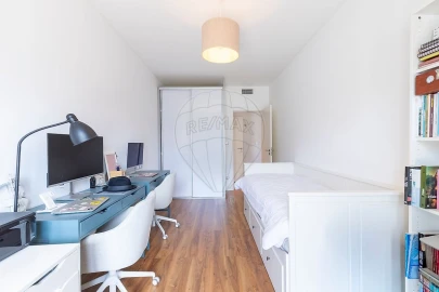Apartamento T3 para Venda em Ramada e Caneças