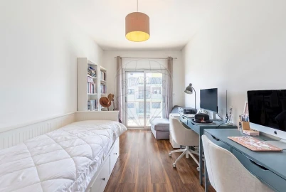 Apartamento T3 para Venda em Ramada e Caneças