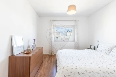 Apartamento T3 para Venda em Ramada e Caneças