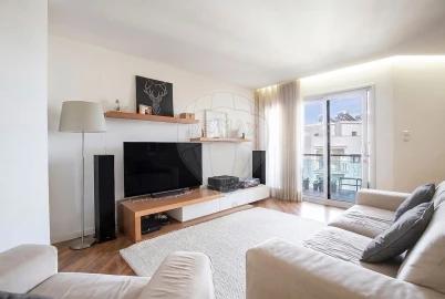 Apartamento T3 para Venda em Ramada e Caneças