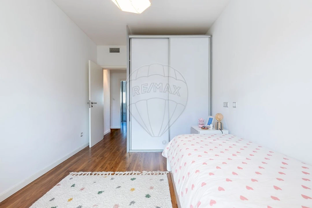 Apartamento T3 para Venda em Ramada e Caneças Foto 16