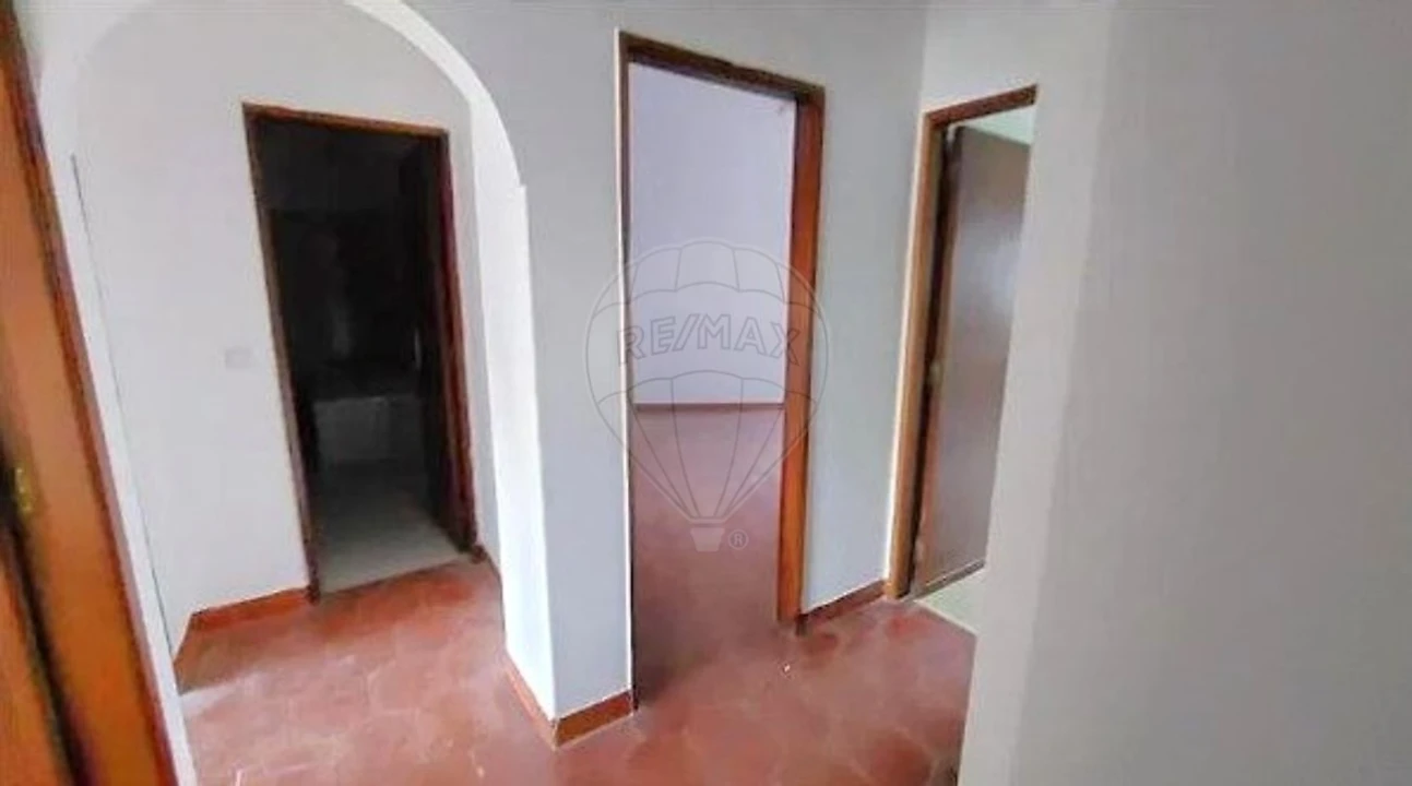 Apartamento T2 para Venda em Rio de Mouro Foto 1