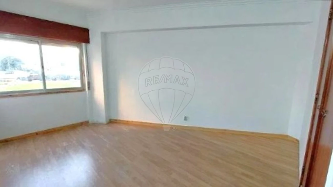 Apartamento T2 para Venda em Rio de Mouro Foto 3