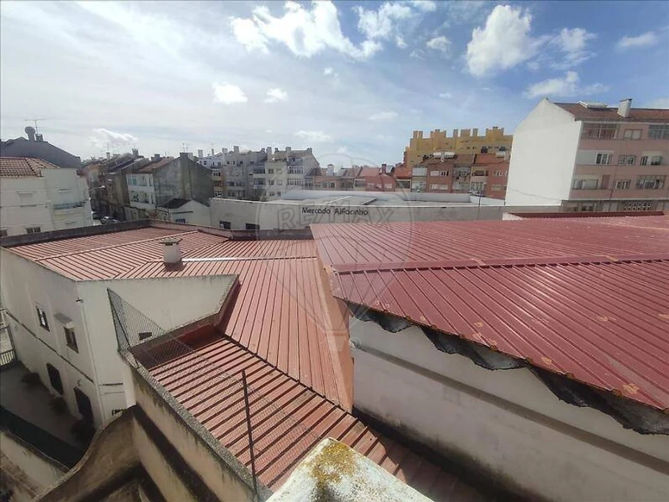 Apartamento T1 para Venda em Beato Foto 4