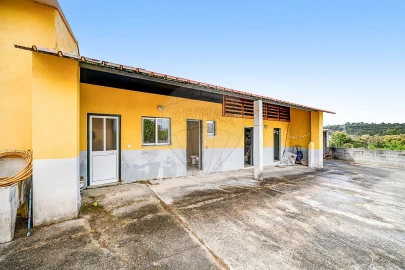 Moradia T2 para Venda em Amoreira da Gândara, Paredes do Bairro e Ancas