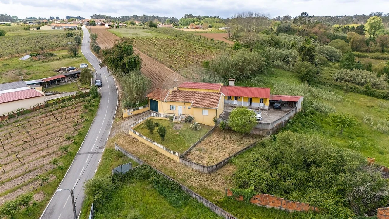 Moradia T2 para Venda em Amoreira da Gândara, Paredes do Bairro e Ancas Foto 4