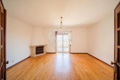 Apartamento T3 para Arrendamento em Glória e Vera Cruz