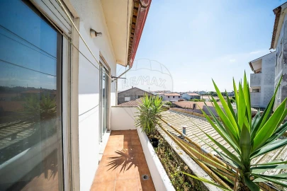 Apartamento T3 para Arrendamento em Glória e Vera Cruz