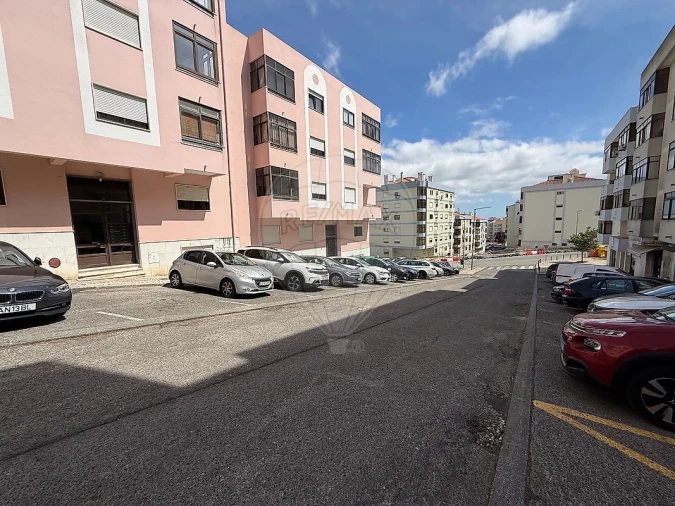 Apartamento T2 para Venda em Queluz e Belas Foto 3