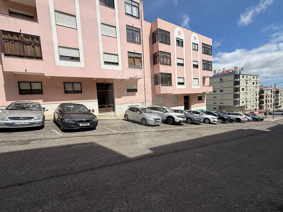 Apartamento T2 para Venda em Queluz e Belas Foto 2