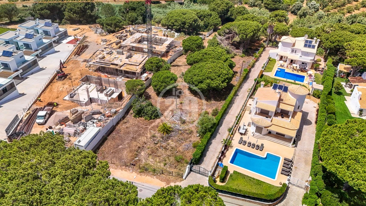 Terreno para Venda em Albufeira e Olhos de Água Foto 14