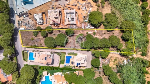 Terreno para Venda em Albufeira e Olhos de Água