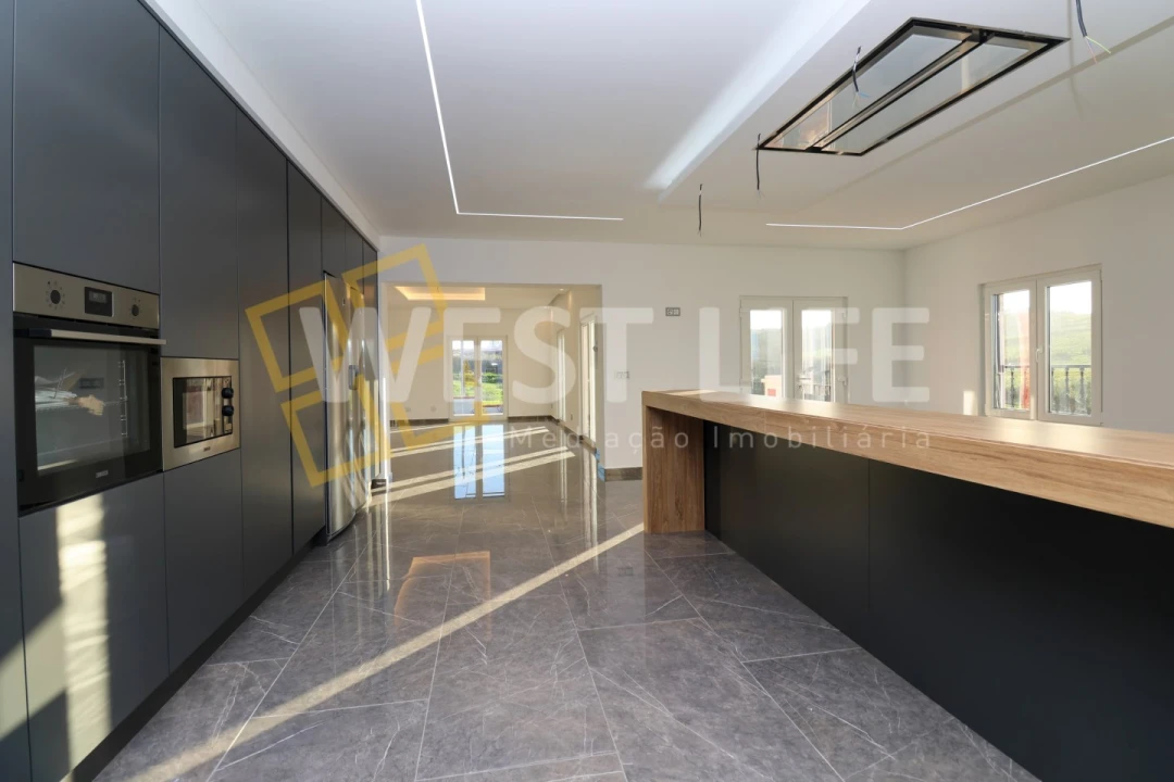 Moradia T4 para Venda em São Pedro da Cadeira Foto 3
