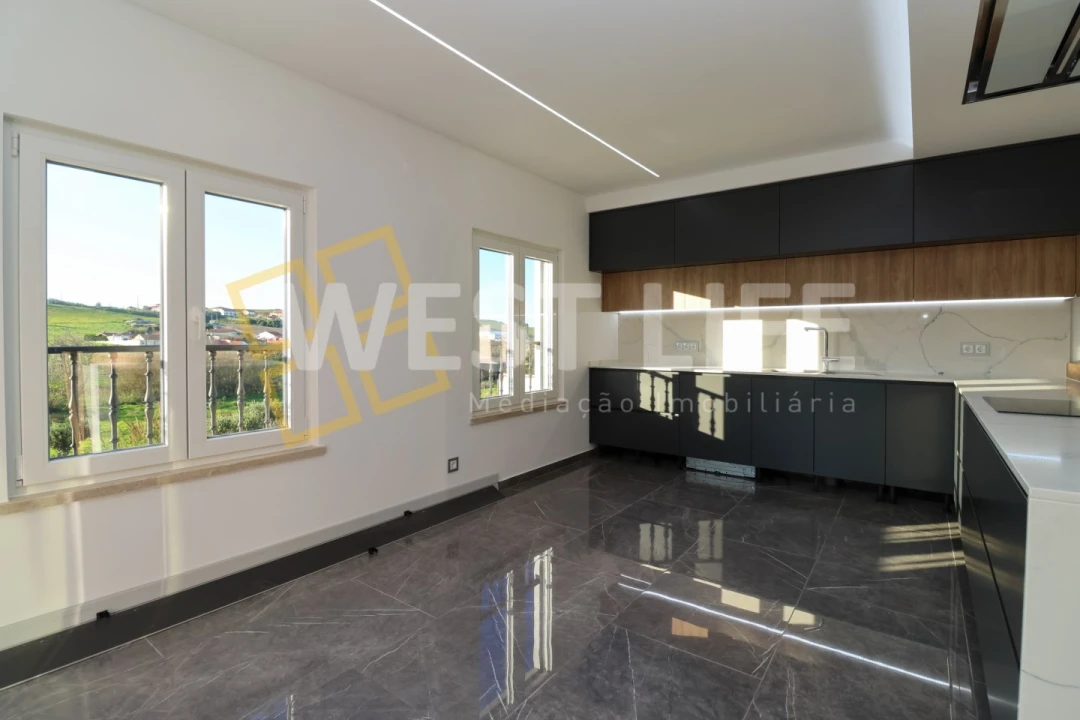 Moradia T4 para Venda em São Pedro da Cadeira Foto 5