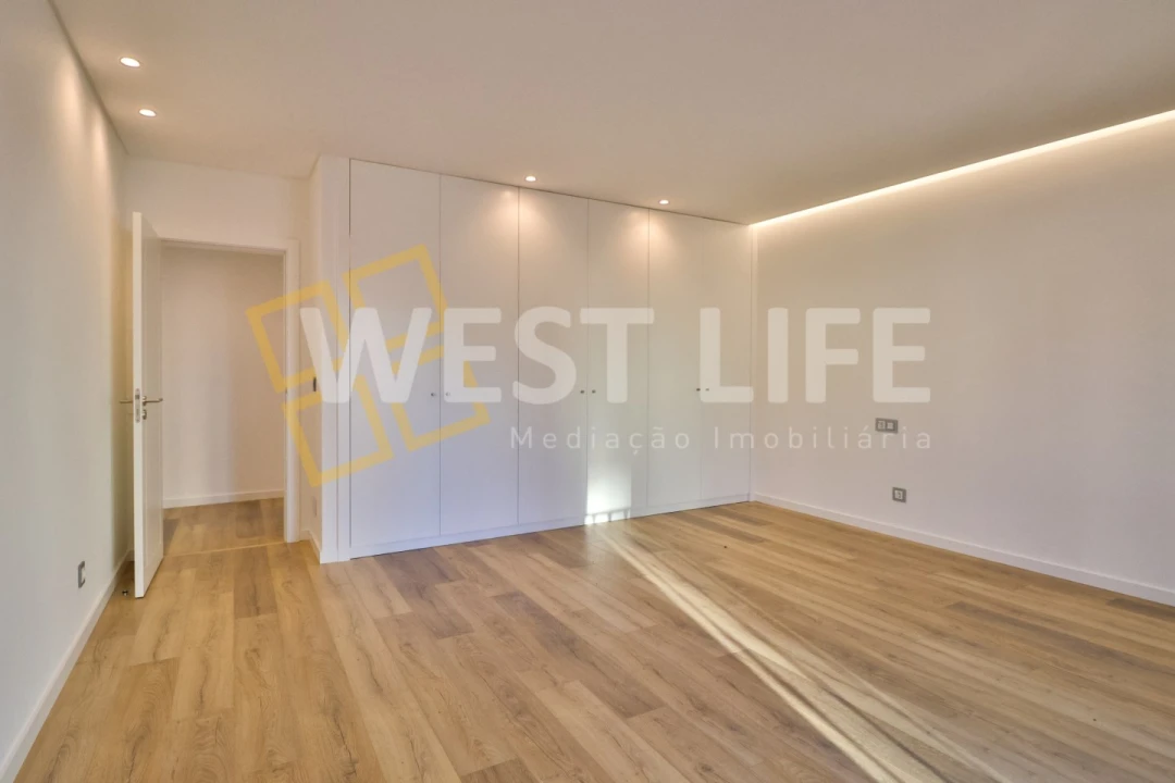 Moradia T4 para Venda em São Pedro da Cadeira Foto 28