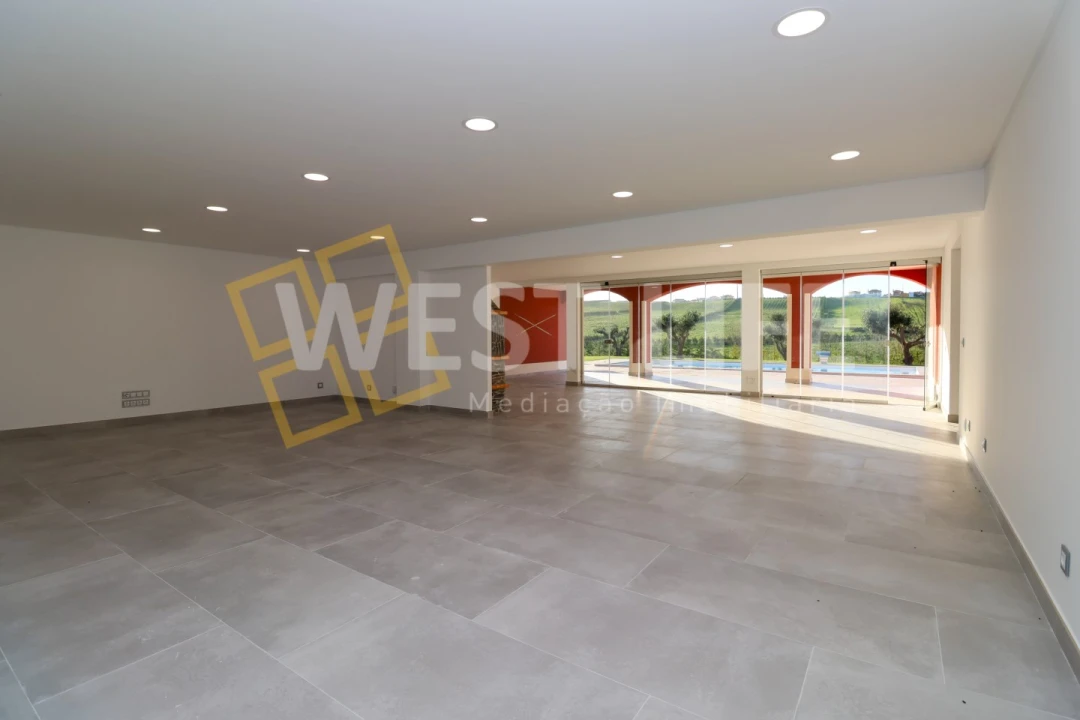 Moradia T4 para Venda em São Pedro da Cadeira Foto 34
