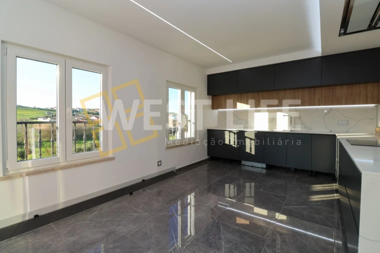 Moradia T4 para Venda em São Pedro da Cadeira Foto 5