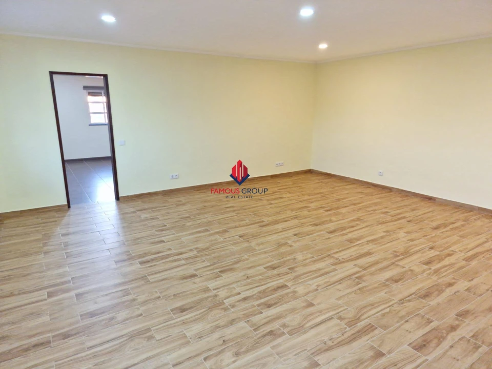 Moradia T1 para Venda em Odiaxere Foto 7