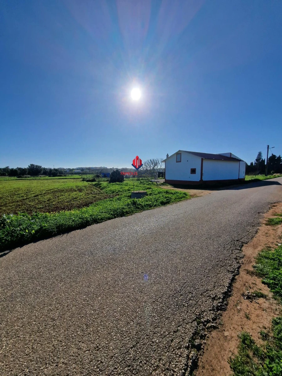 Moradia T1 para Venda em Odiaxere Foto 17