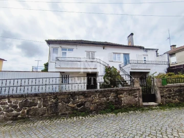 Moradia T4 para Venda em Vila de Punhe