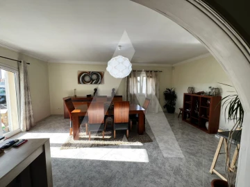 Moradia T4 para Venda em Oliveirinha
