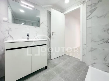 Moradia T2 para Venda em Funchal (São Pedro)