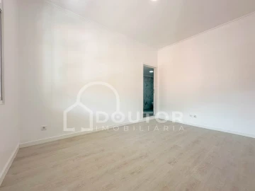 Moradia T2 para Venda em Funchal (São Pedro)