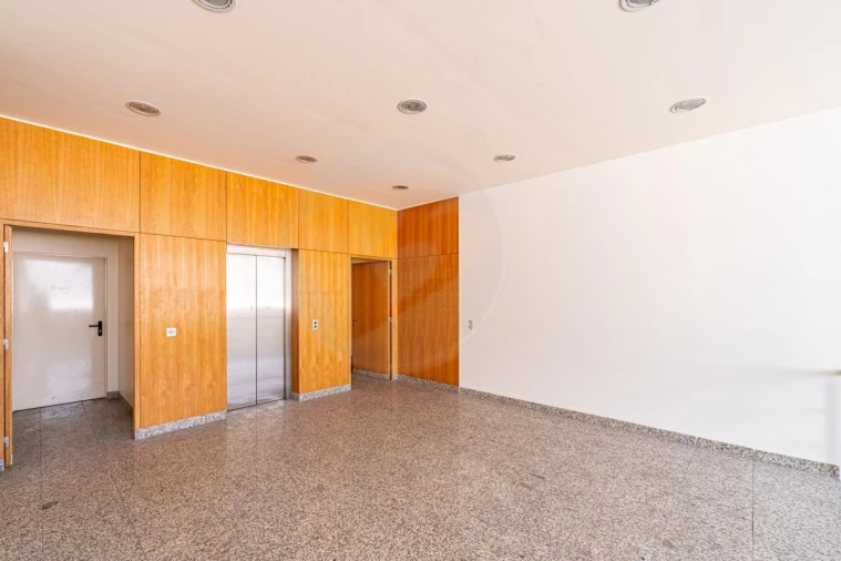 Armazém para Arrendamento em Arvore Foto 8