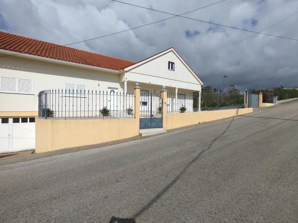 Moradia T4 para Venda em Bidoeira de Cima Foto 1