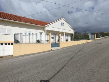 Moradia T4 para Venda em Bidoeira de Cima