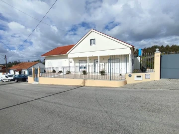 Moradia T4 para Venda em Bidoeira de Cima