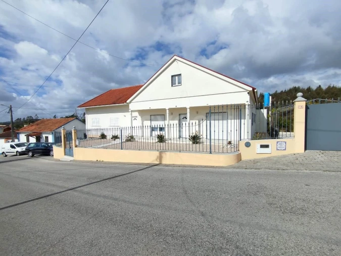 Moradia T4 para Venda em Bidoeira de Cima Foto 3